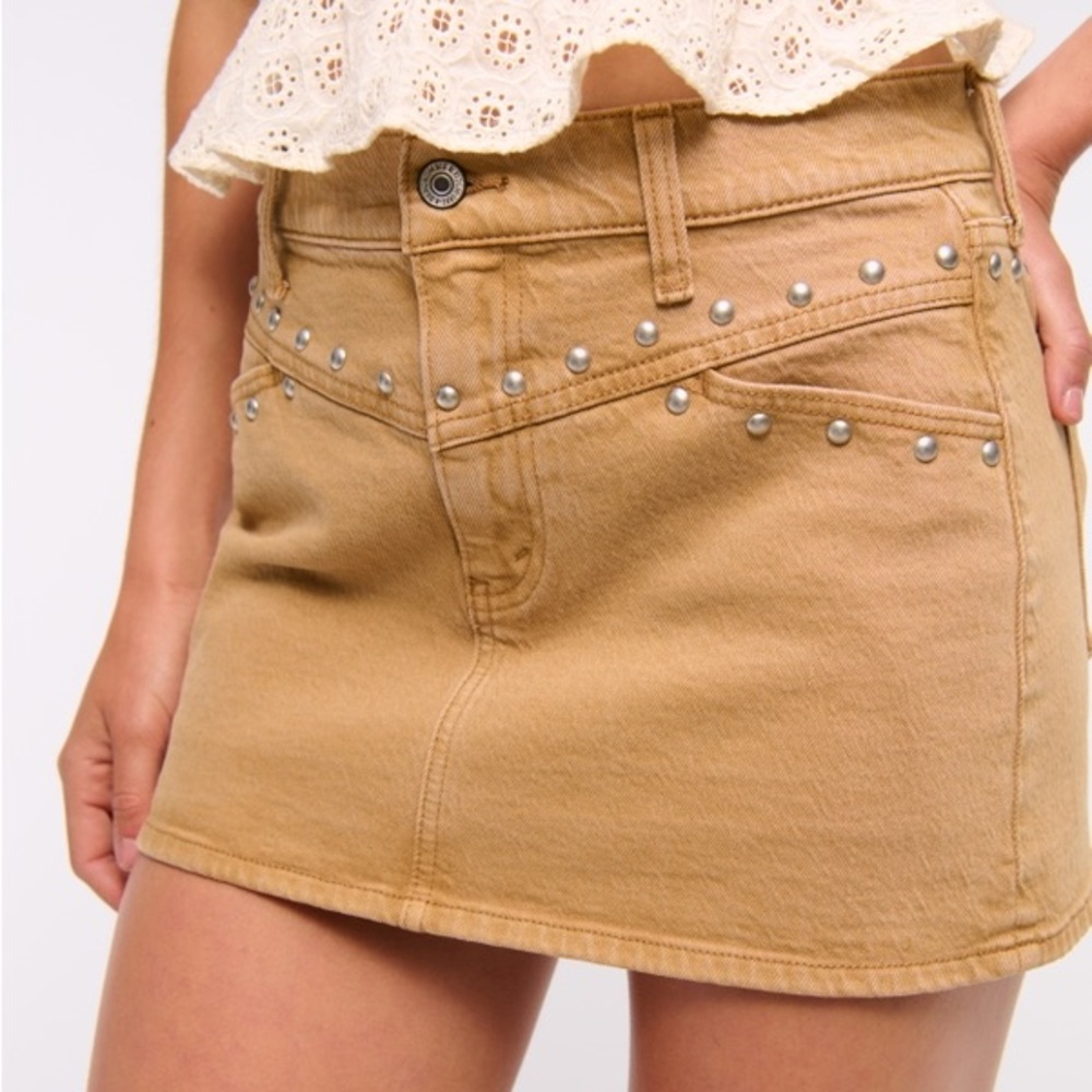 Abercrombie & Fitch Curve Love Tan Studded‎ Mini Skirt